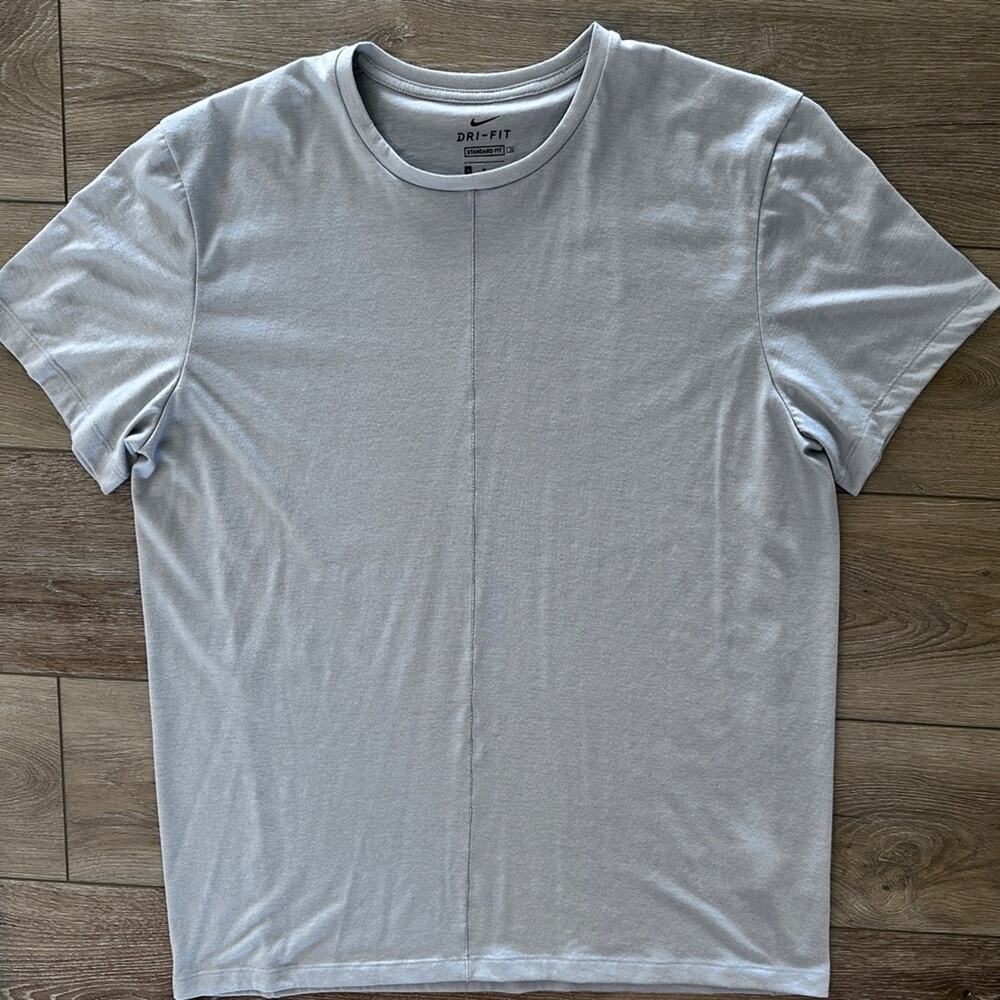 Nike Men's Light Gray Dri-Fit Unique T-Shirt, Size Medium, Like New